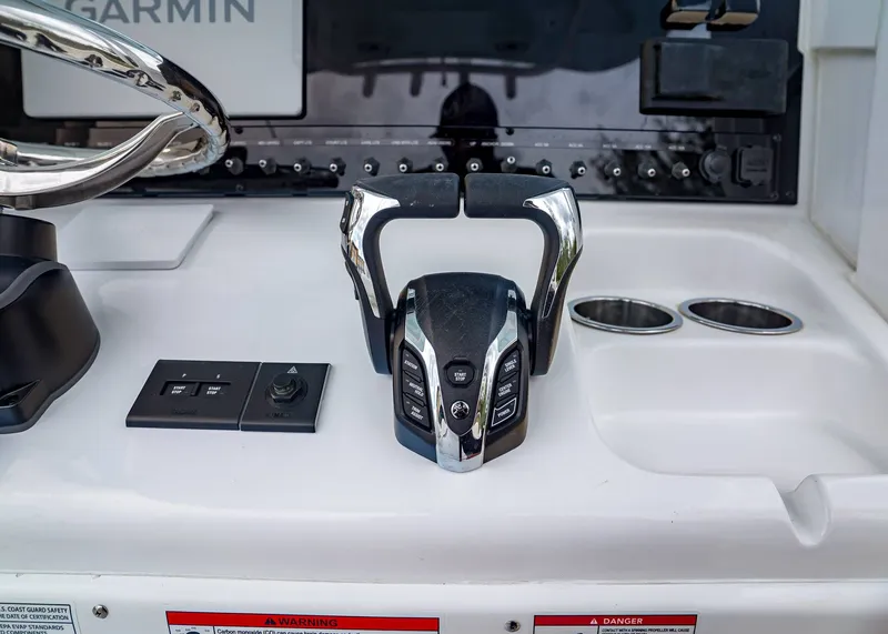 Slide: The Image of Sea Hunt Ultra 265 SE 2026 - 13