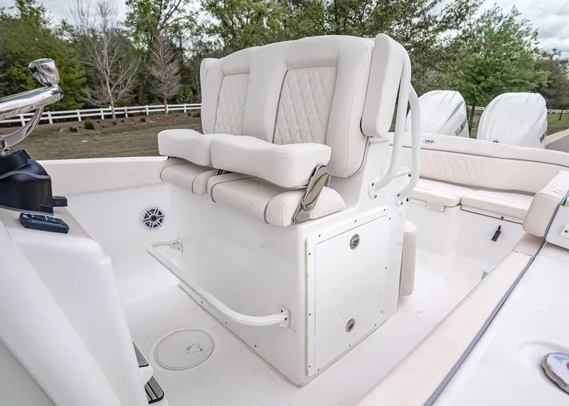 Slide: The Image of Sea Hunt Ultra 265 SE 2026 - 15