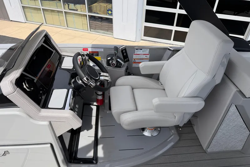 Slide: The Image of Captain's seat and control panel of 2025 Balise HORIZON 24C boat. - 24