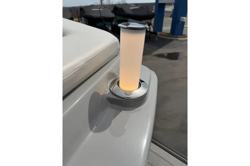 Slide: The Image of Illuminated light fixture on Balise HORIZON 24C boat, 2025 model. - 32