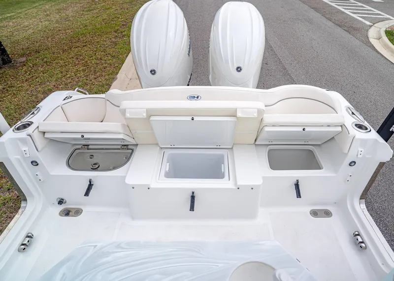 Slide: The Image of Sea Hunt Ultra 265 SE 2026 - 8