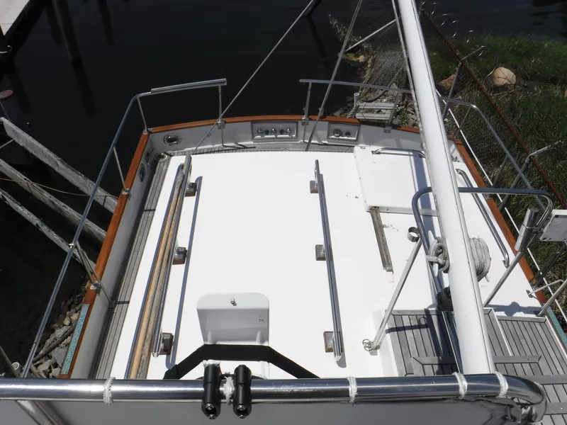 Slide: The Image of Deck of a 1989 Grand Banks 36 Classic boat, top view. - 20