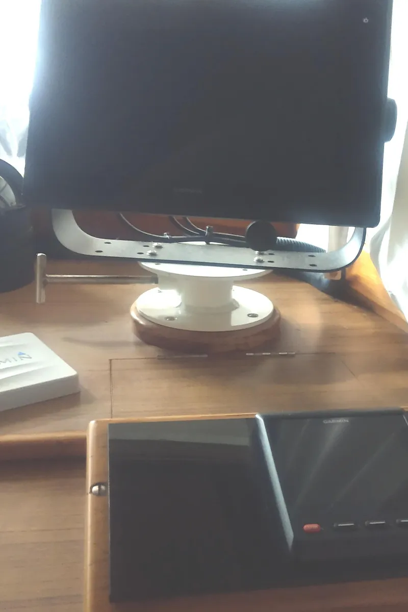 Slide: The Image of Navigation system on Grand Banks 36 Classic, 1989 model. - 28