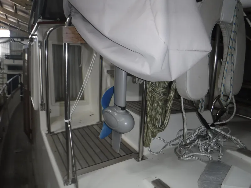 Slide: The Image of 1989 Grand Banks 36 Classic with ropes and equipment on deck. - 45