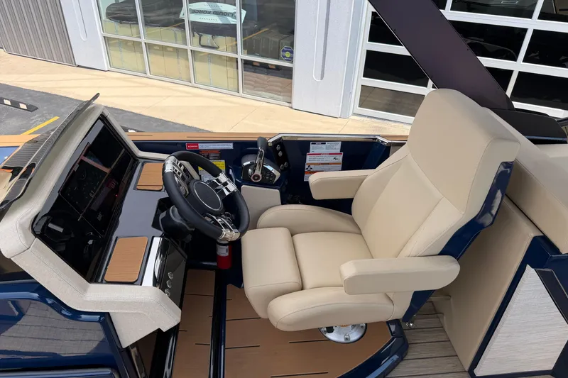 Slide: The Image of Captain's chair and helm of 2025 Balise HORIZON26C boat, featuring modern controls and steering. - 18