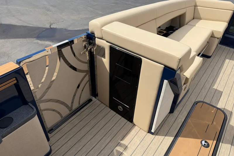 Slide: The Image of Luxurious seating area on 2025 Balise HORIZON26C boat with elegant design and modern features. - 22