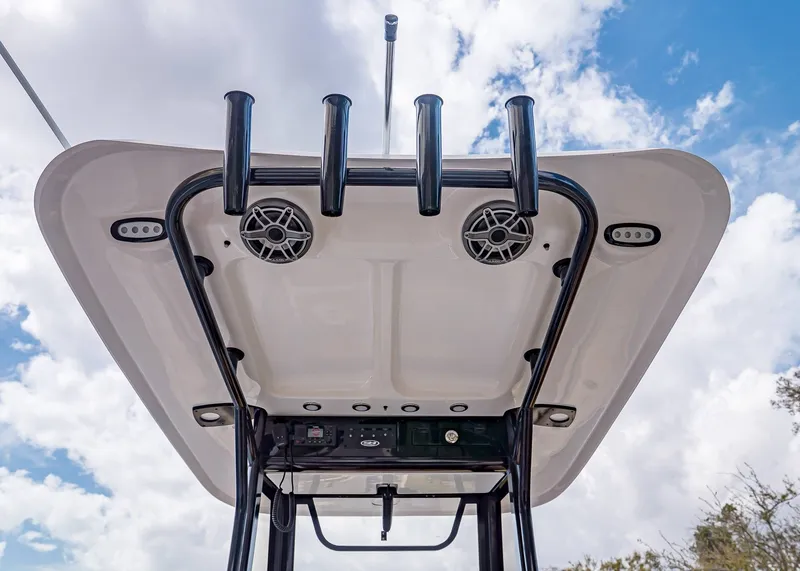 Slide: The Image of Sea Hunt Ultra 265 SE 2026 - 10