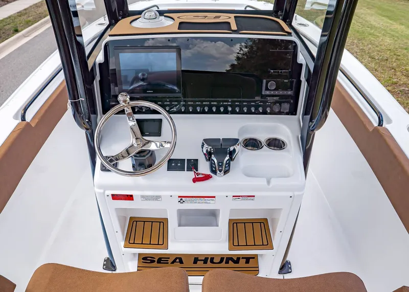 Slide: The Image of Sea Hunt Ultra 265 SE 2026 - 11