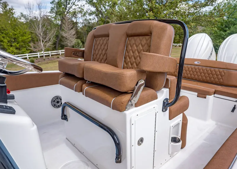 Slide: The Image of Sea Hunt Ultra 265 SE 2026 - 16