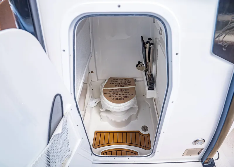 Slide: The Image of Sea Hunt Ultra 265 SE 2026 - 19