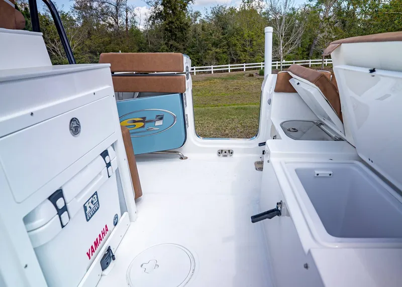 Slide: The Image of Sea Hunt Ultra 265 SE 2026 - 8