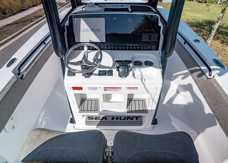 Slide: The Image of Sea Hunt Gamefish 27 Coffin Box 2026 - 19