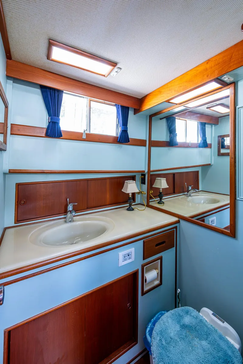 Slide: The Image of Grand Banks 46 Classic 1990 - 55