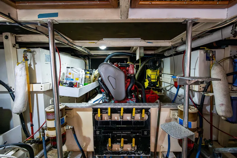 Slide: The Image of Grand Banks 46 Classic 1990 - 62