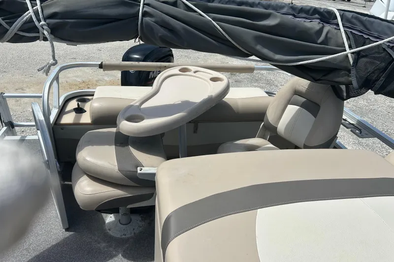 Slide: The Image of 2015 Sun Tracker Party Barge 22 Tritoon interior with beige seating and table. - 20