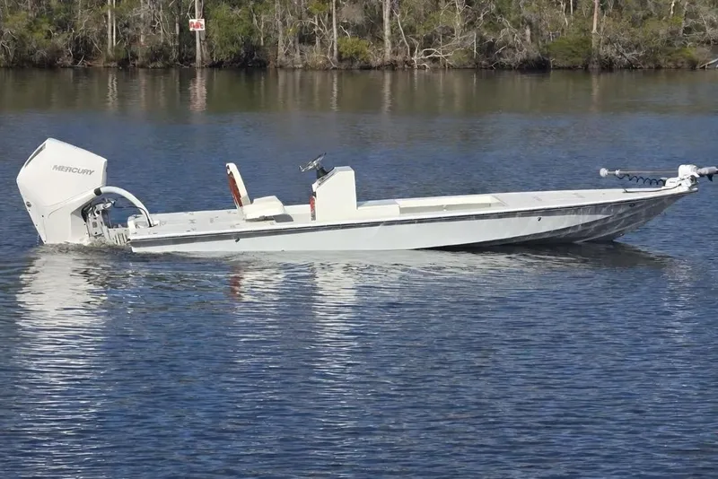 The Image of 1988 Lake & Bay Boca Grande 20 boat on calm water with Mercury engine. - 0