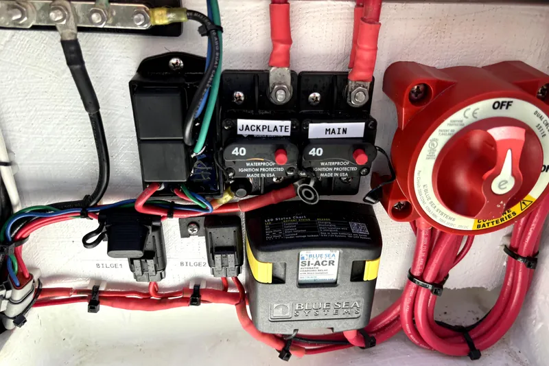 Slide: The Image of Electrical system components in a 1988 Lake & Bay Boca Grande 20 boat. - 18