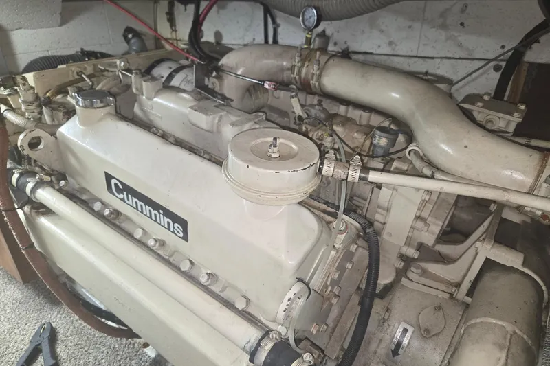 Slide: The Image of Cummins engine in 1982 Ocean Alexander 50 Mark I yacht, detailed view. - 20