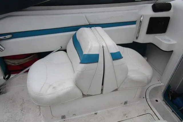 Slide: The Image of White and blue seating on 1995 Wellcraft 236 Eclipse boat interior. - 8