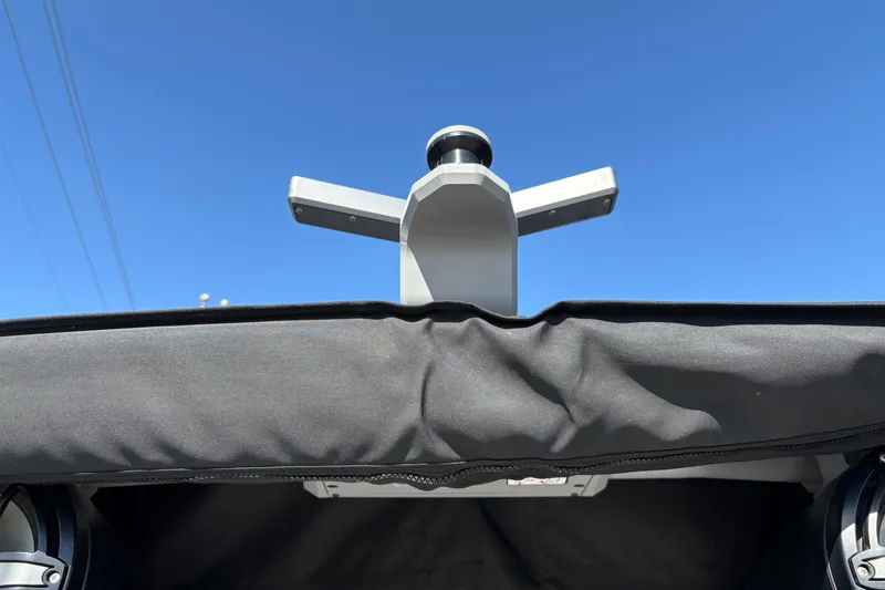 Slide: The Image of 2021 Supra SE 550 boat tower against clear blue sky. - 19