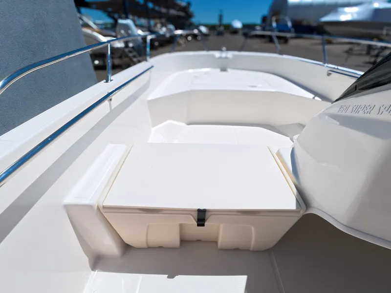 Slide: The Image of Boston Whaler 160 Super Sport 2026, deck detail view. - 15