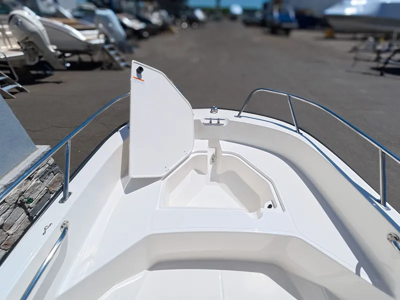 Slide: The Image of Boston Whaler 160 Super Sport 2026 at the dock. - 20