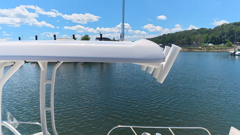 Slide: The Image of Boston Whaler 210 Montauk 2026 - 18