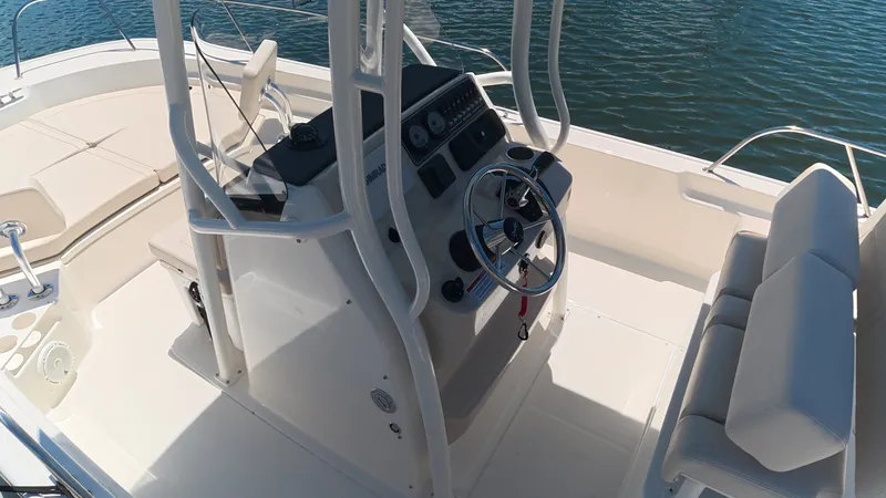 Slide: The Image of Boston Whaler 210 Montauk 2026 - 10