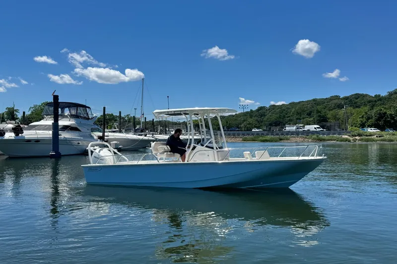 Slide: The Image of Boston Whaler 210 Montauk 2026 - 0