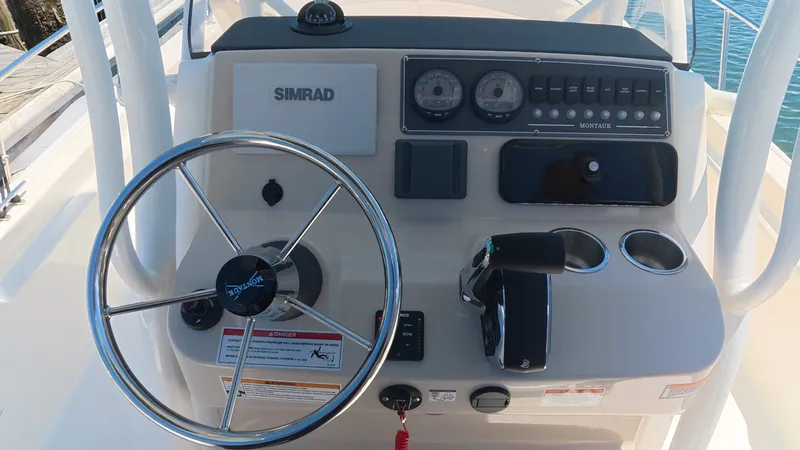 Slide: The Image of Boston Whaler 210 Montauk 2026 - 16