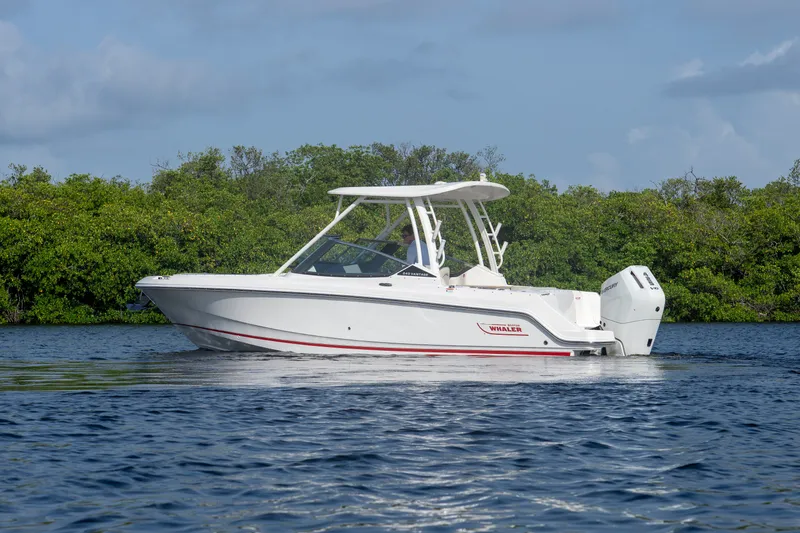 Slide: The Image of Boston Whaler 240 Vantage 2026 - 1