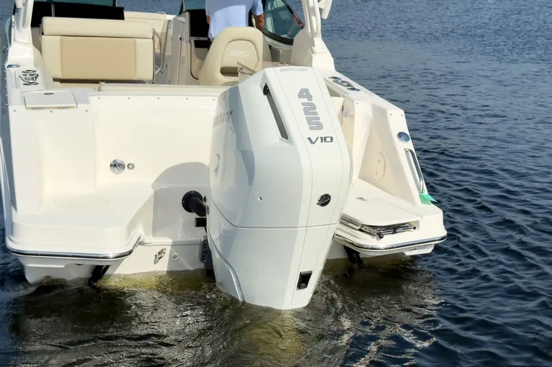 Slide: The Image of Boston Whaler 240 Vantage 2026 - 4