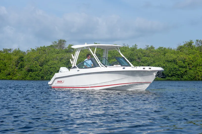 Slide: The Image of Boston Whaler 240 Vantage 2026 - 23