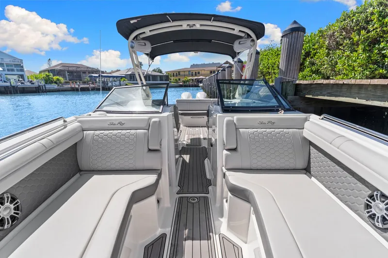 Slide: The Image of Sea Ray SDX 290 Outboard 2023 - 10