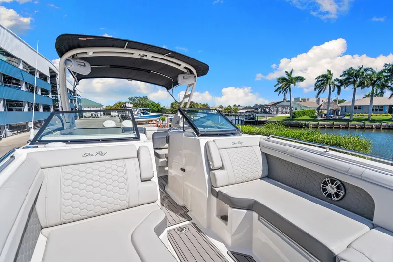 Slide: The Image of Sea Ray SDX 290 Outboard 2023 - 11