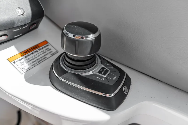 Slide: The Image of Sea Ray SDX 290 Outboard 2023 - 24