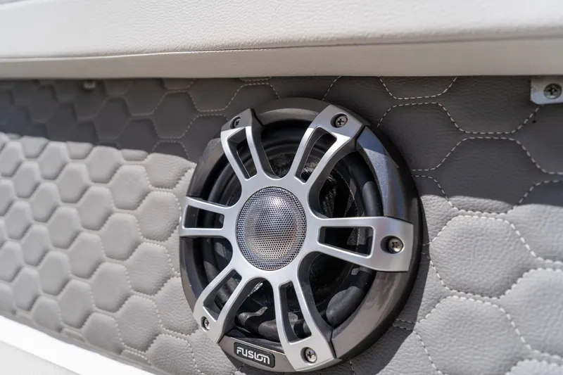 Slide: The Image of Sea Ray SDX 290 Outboard 2023 - 25
