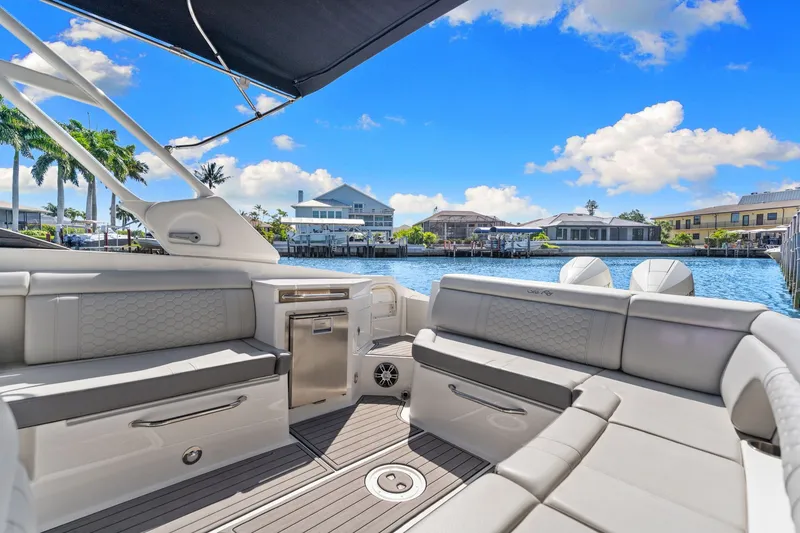 Slide: The Image of Sea Ray SDX 290 Outboard 2023 - 31