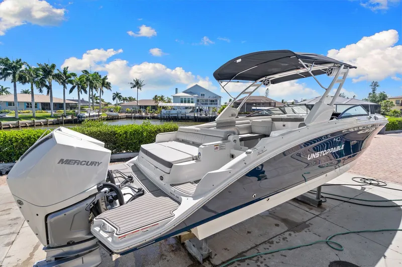 Slide: The Image of Sea Ray SDX 290 Outboard 2023 - 6