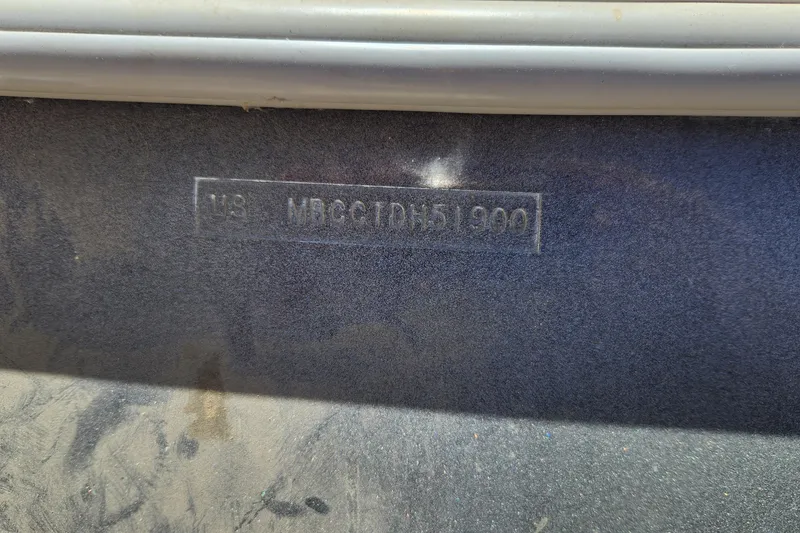 Slide: The Image of Hull identification number on a 2000 MasterCraft Prostar 205 boat. - 4