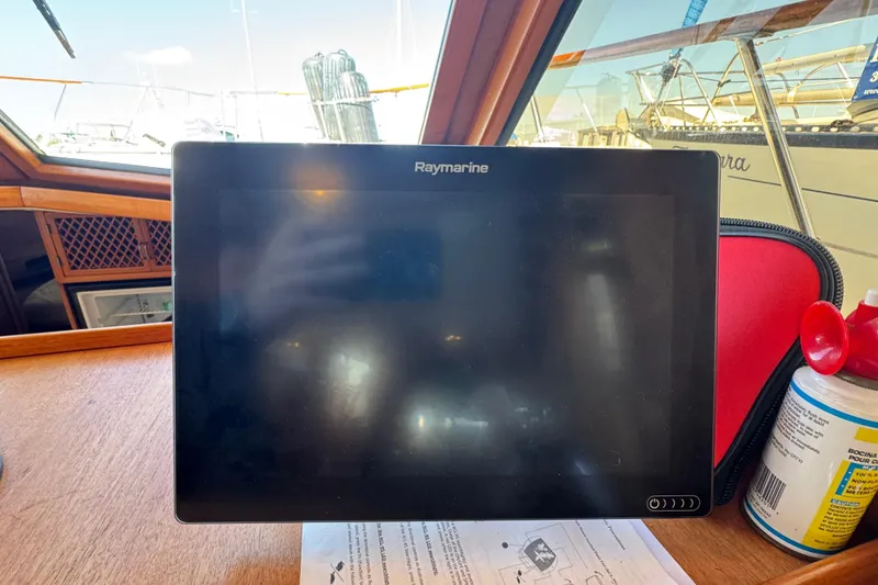 Slide: The Image of Raymarine display on 1987 Lien Hwa 47 Cockpit Motoryacht dashboard, with nautical equipment. - 14