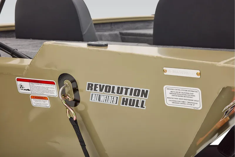 Slide: The Image of Tracker Pro Team 175 2026 - 49