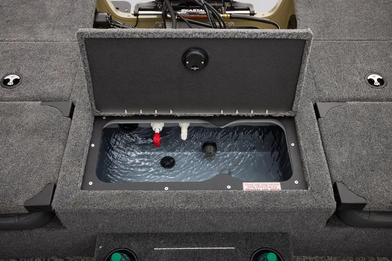 Slide: The Image of Tracker Targa V-18 Combo 2026 - 70