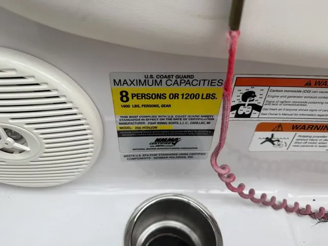 Slide: The Image of Four Winns 200 Horizon 2010 - 10