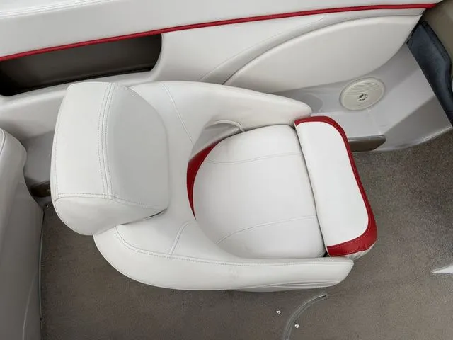 Slide: The Image of Four Winns 200 Horizon 2010 - 11