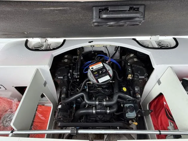 Slide: The Image of Four Winns 200 Horizon 2010 - 8