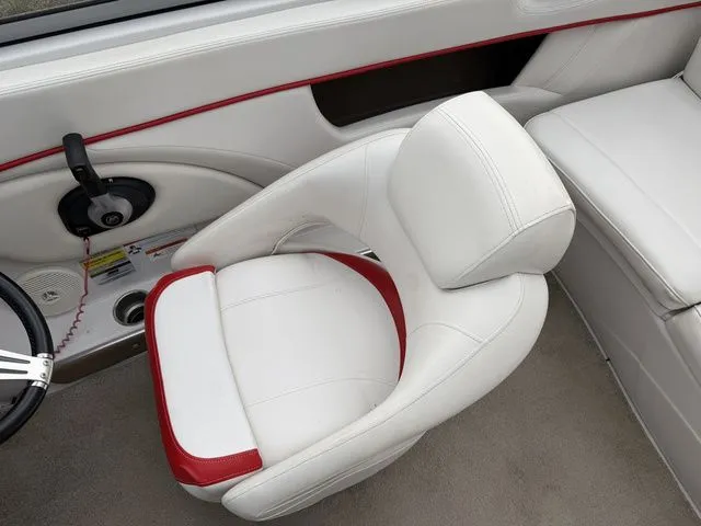 Slide: The Image of Four Winns 200 Horizon 2010 - 9