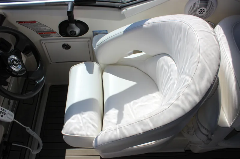 Slide: The Image of 2006 Sea Ray Sundancer 260 cockpit with white leather seating and steering wheel. - 19