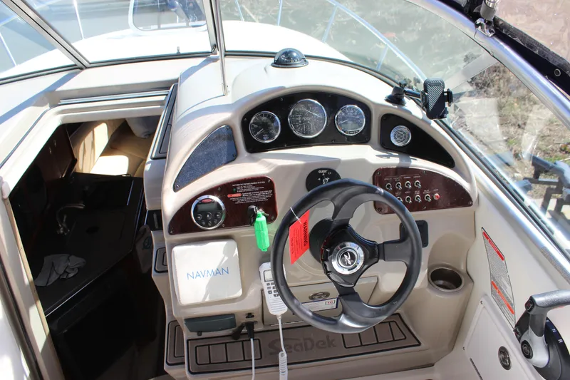 Slide: The Image of 2006 Sea Ray Sundancer 260 cockpit with steering wheel and instrument panel. - 20