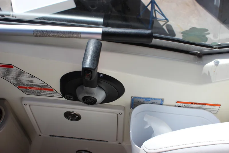 Slide: The Image of Control panel of a 2006 Sea Ray Sundancer 260 boat with throttle lever. - 40